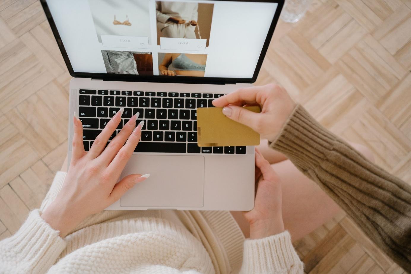 https://www.veritasbanking.com/Découvrez comment la carte prépayée et sécurité des achats en ligne révolutionnent vos transactions